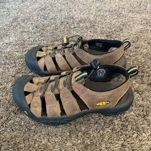 Keen Newport Fisherman Hiking Shoes Men's Sz.8.5 Brown Leather Waterproof Shoes